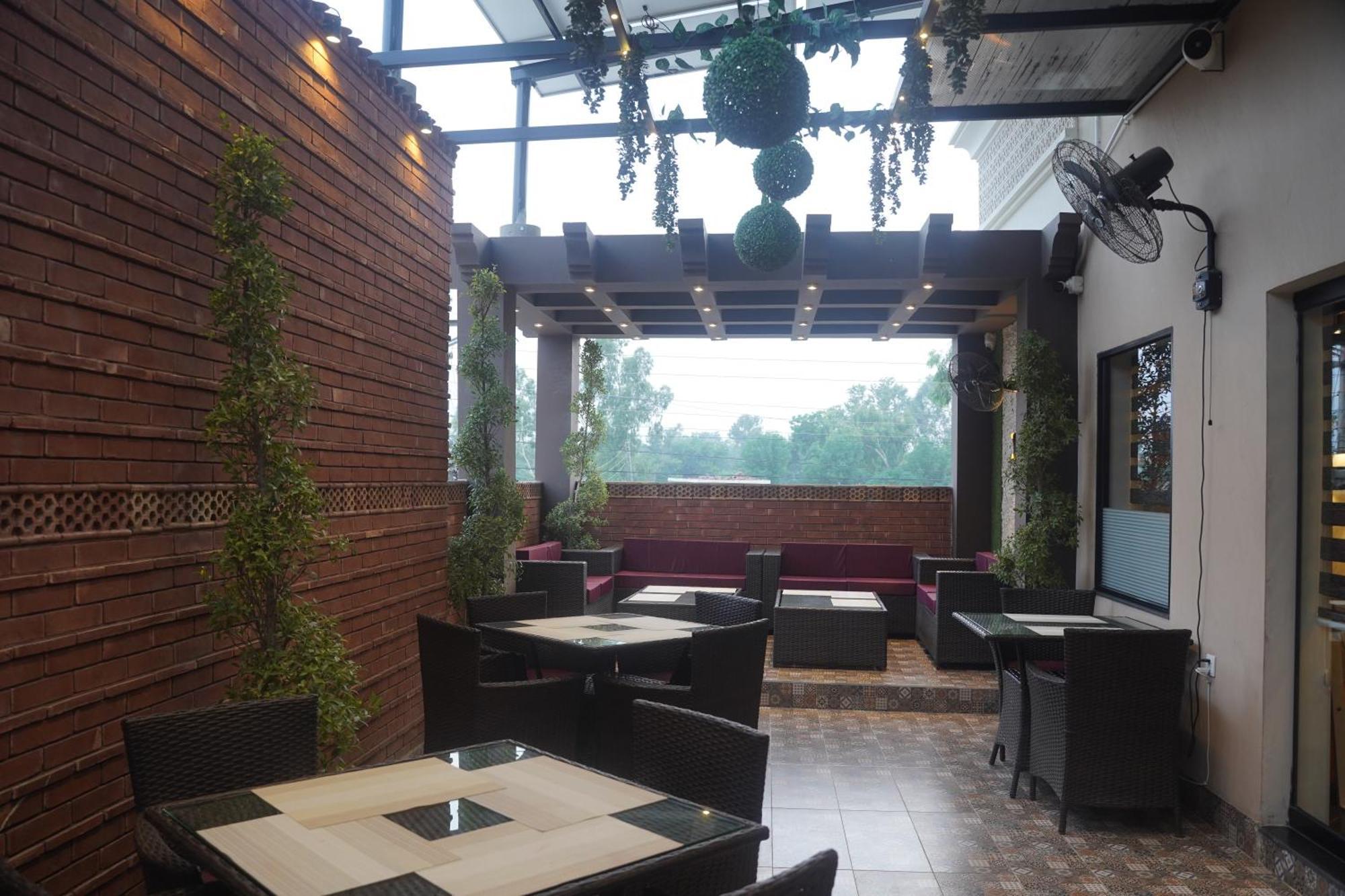 Swarg Hotel Sahiwal Exterior foto